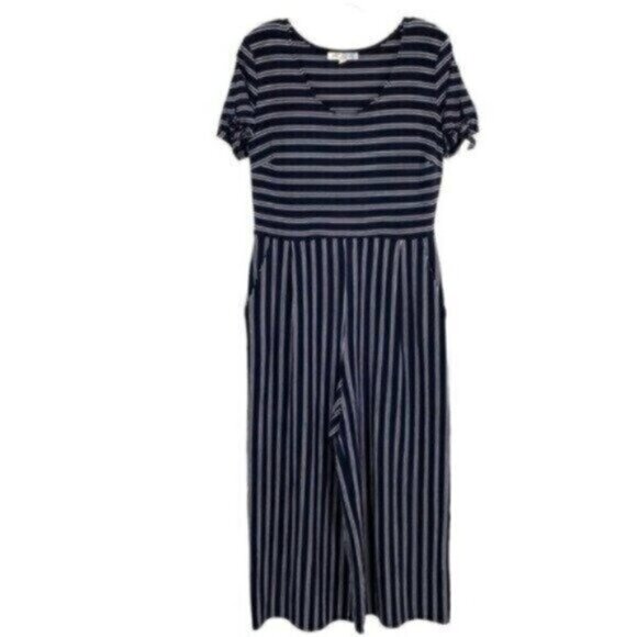 Jolt Women’s Black and White Striped Wide Leg Cropped Jumpsuit - Picture 10 of 11